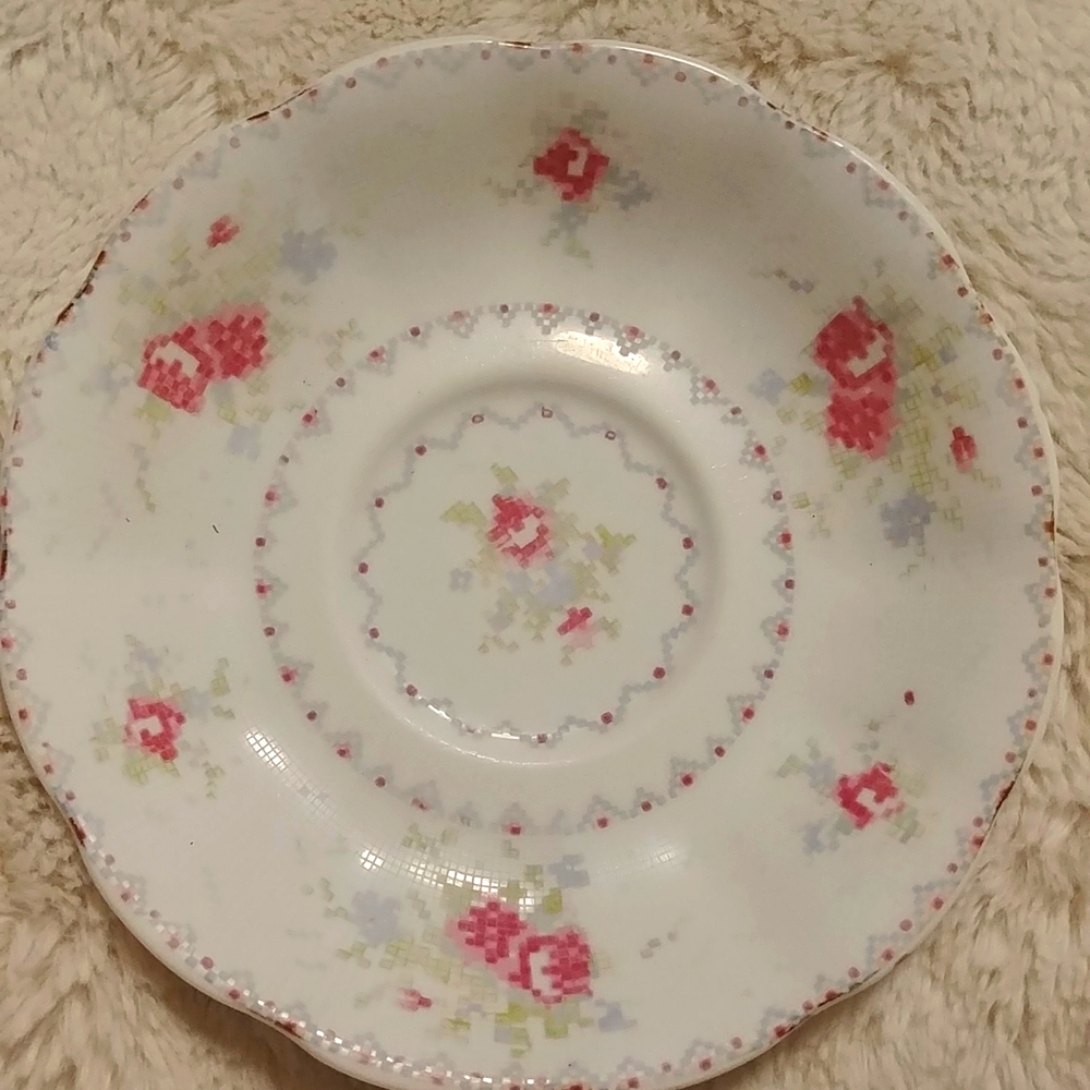 🎉2/$16 Royal Albert Needlepoint Rose Pattern English Bone China Saucer Dish